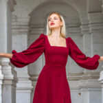 Jaki makijaż do bordowej sukienki