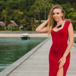 jaki makijaż do czerwonej sukienki