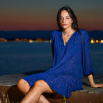 jaki makijaż do granatowej sukienki