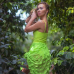 jaki makijaż do limonkowej sukienki