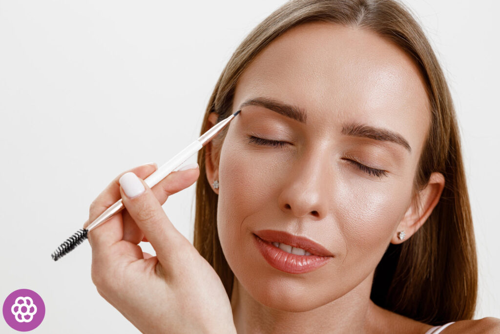 comment laver les sourcils après un maquillage permanent ?